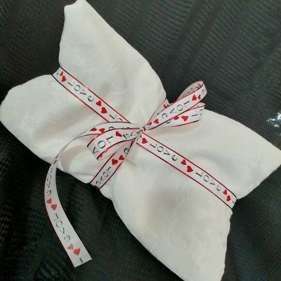 VINTAGE IVORY DAMASK FLORAL PATTERNED FULL SIZE TABLECLOTH, SATINY GORGEOUS! - Picture 12 of 12